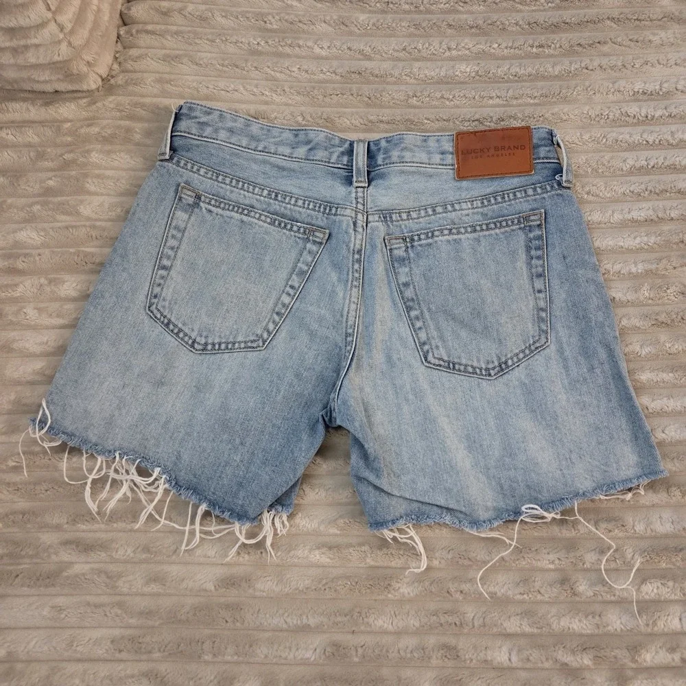 Lucky Brand Size 2 26 Distressed Denim Shorts Light Wash Frayed Boyfriend Short - Picture 6 of 8